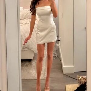 Aritzia Shimmer Satin Tube Dress Strapless satin mini dress Size 4 NWT